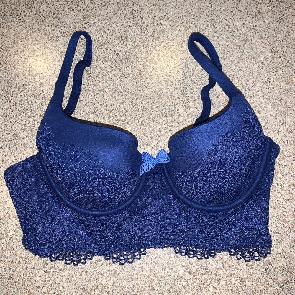 Victoria Secret 32B bra wired lace lined